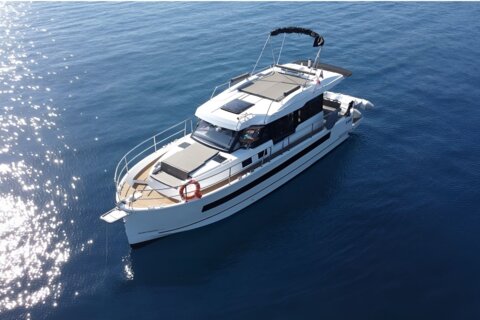 Motor boat Northman 1200 available for charter from Split, Croatia